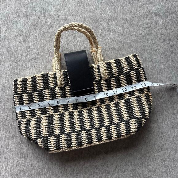 BTB Straw Tote Bag - Picture 5 of 5